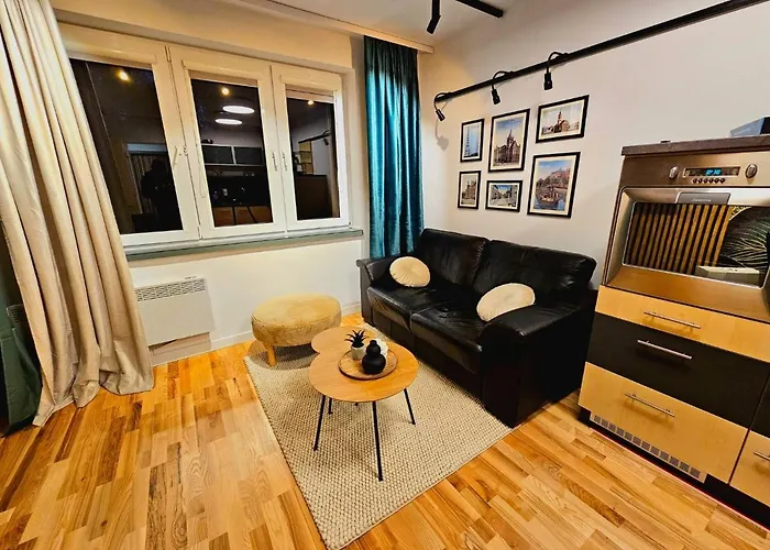 Eddie\'S Luxury Apartments