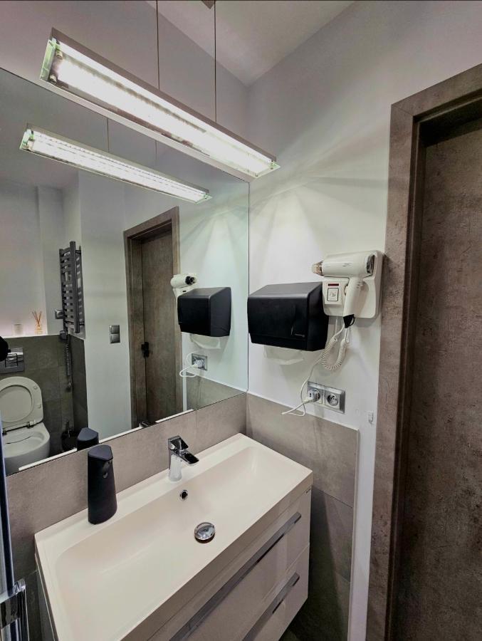 Eddie's Luxury Apartment